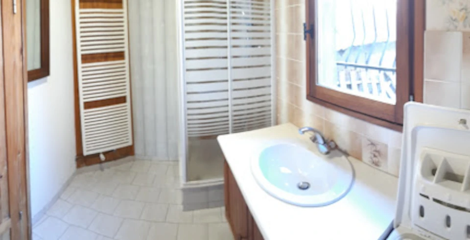salle de bain du gite o reys source, gite de saint pierre d'entremont , en chartreuse